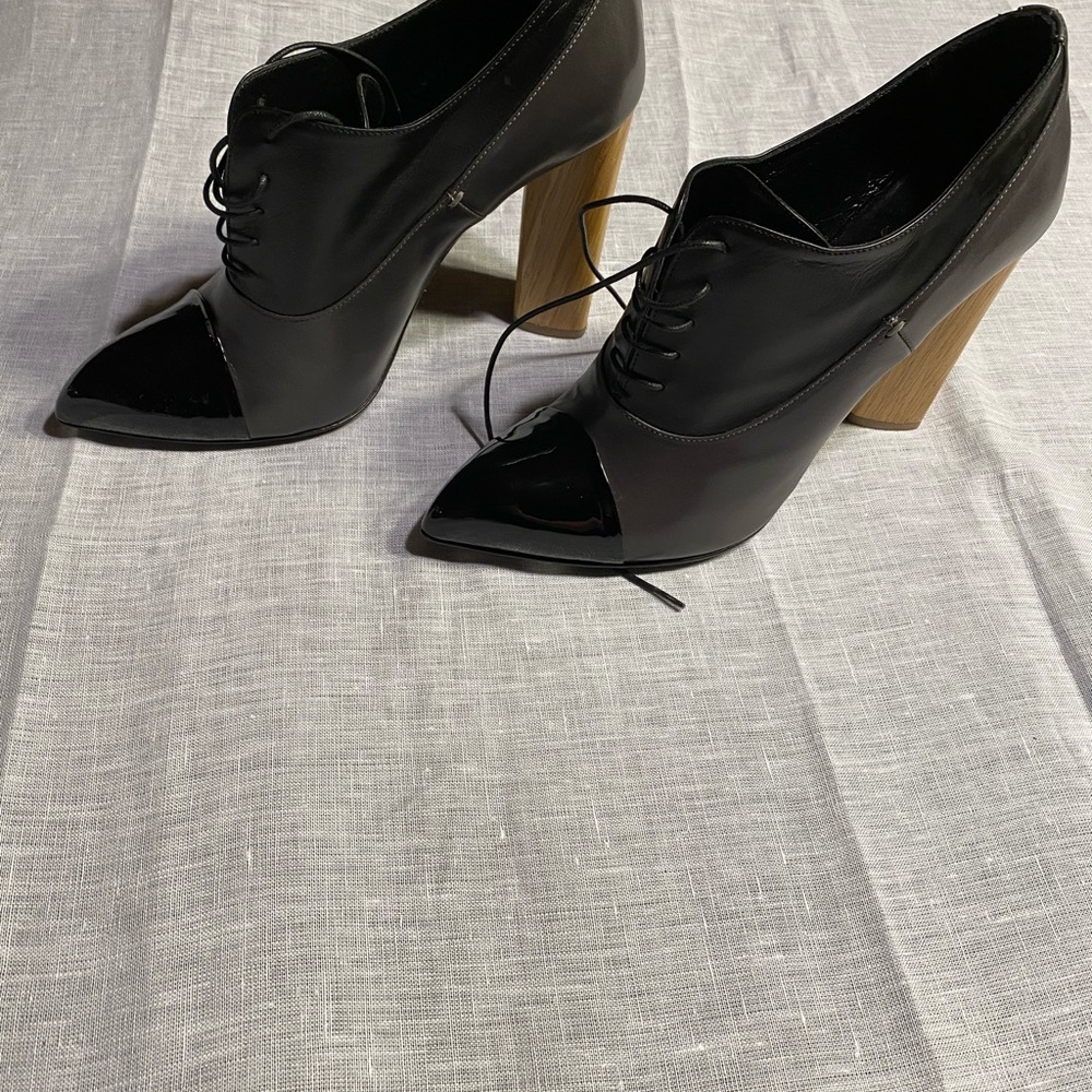 Yves Saint Laurent YSL women’s shoes size 39.5